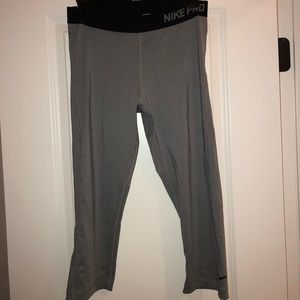 Gray Nike pro crop ankle leggings